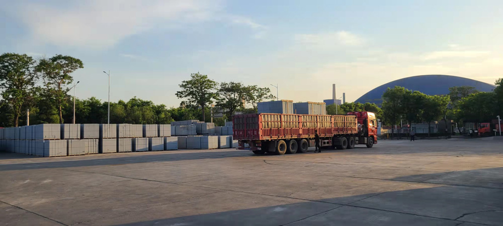 1652775534189135.jpg 3加氣塊裝車(chē).jpg